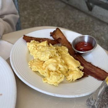 Horseless Carriage Restaurant - Diners Near Me - North Hills, California