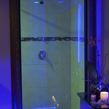 Executive Presidente Hotel - Glass enclosed shower - Hotels Near Me - Hialeah, Florida Executive Presidente Hotel - Glass enclosed shower - Hotels Near Me - Hialeah, Florida