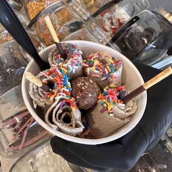Bango Creamery Encino - Cookie Monster Rolled Ice Cream - Ice Cream & Frozen Yogurt Near Me - Encino, California