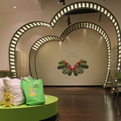 Visitor Concierge Services by Roberts Hawaii - Tropical wing photo wall for great instagram opportunities
