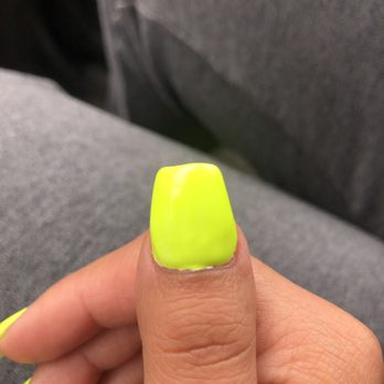 Perfect Nails - This wasn't even the thumb I asked her to redo and it still came out horrible. - Nail Salons Near Me - Chicago, Illinois