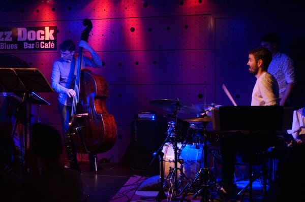 Jazz Dock by null
