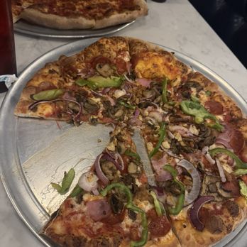Pinthouse Pizza - Brewpubs Near Me - Round Rock, Texas