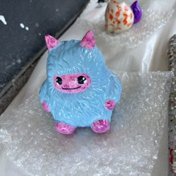 They put a coat on this little guy to make is shiny, they told me it will smell and just to stay in then after 5 minutes I'm free to take it