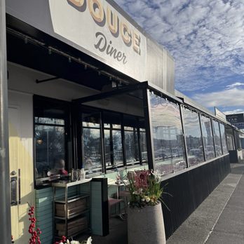 Douce Diner - Beautiful day to visit Douce Diner! - Diners Near Me - North Vancouver, British Columbia