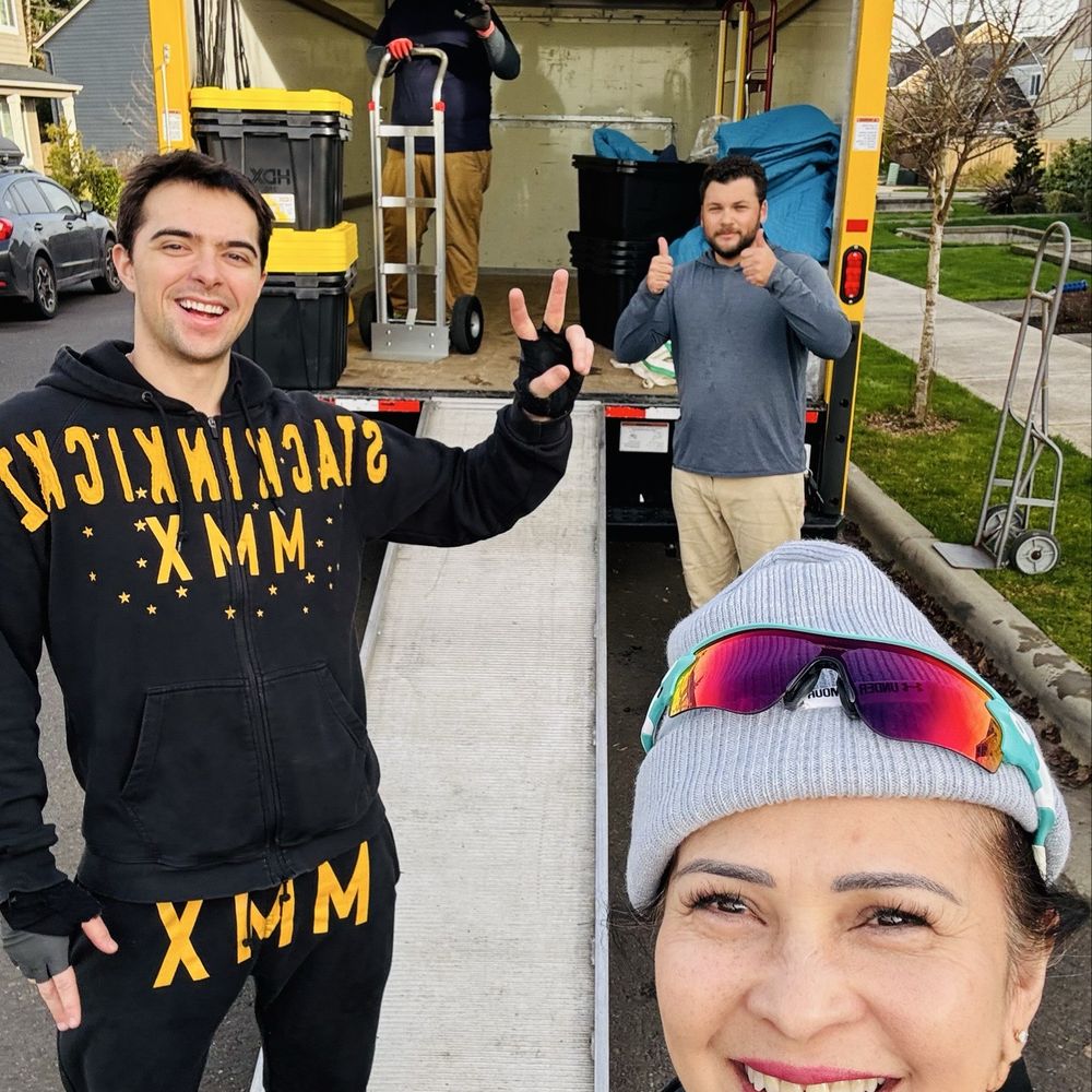 Pearl Movers - Itai and his 2 men team selfie with me. - Movers Near Me - Portland, Oregon