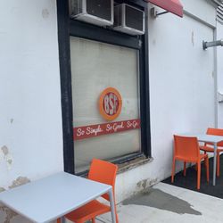 BSF - Burgers Shakes & Fries - Outdoor seating