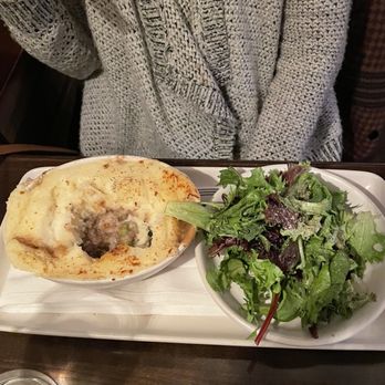 Maggie's Place - Shepherds Shepherd 's Pie - Bars Near Me - New York, New York