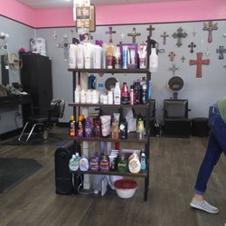 Carla's Cut & Curls