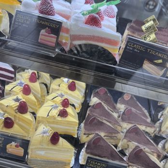 85°C Bakery Cafe-Blalock - Tiramisu Cheesecake Slices and more - Bakeries Near Me - Houston, Texas 85°C Bakery Cafe-Blalock - Tiramisu Cheesecake Slices and more - Bakeries Near Me - Houston, Texas