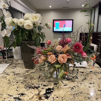 Mulberry Row - To give perspective on size of arrangement does it look like a $250 arrangement? - Florists Near Me - Sherman Oaks, California Mulberry Row - To give perspective on size of arrangement does it look like a $250 arrangement? - Florists Near Me - Sherman Oaks, California