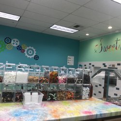 Sweet Treats - Frozen yogurt, toppings, sweet treats