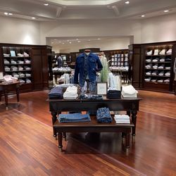 Brooks Brothers - Entrance