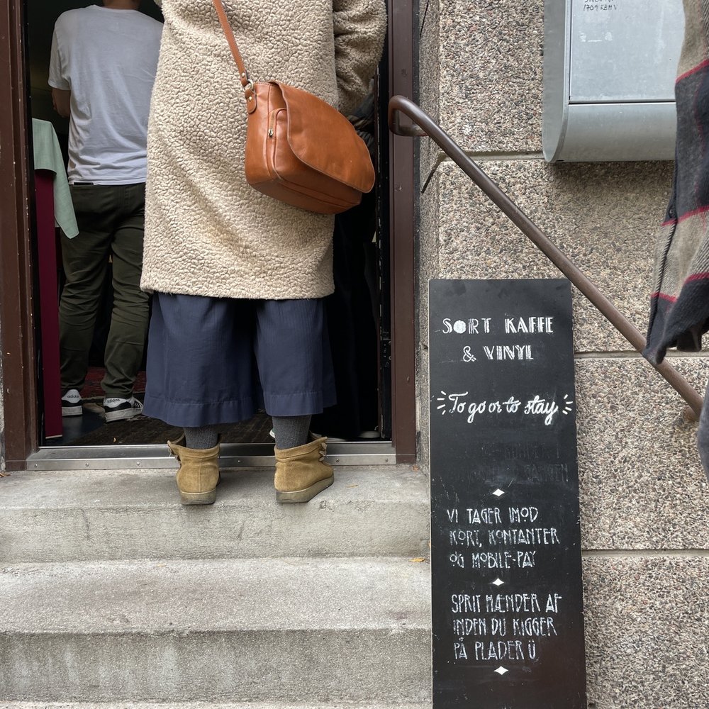 Sort Kaffe og Vinyl - Cafes Near Me - København V, 84 Sort Kaffe og Vinyl - Cafes Near Me - København V, 84