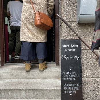 Sort Kaffe og Vinyl - Cafes Near Me - København V, 84 Sort Kaffe og Vinyl - Cafes Near Me - København V, 84