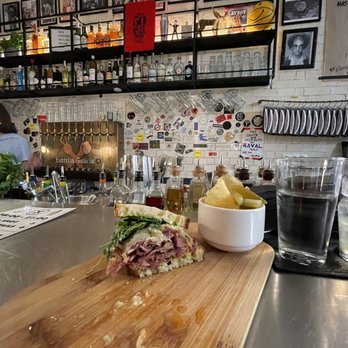Two Schmucks - Pastrami sando - Cocktail Bars Near Me - Barcelona, B
