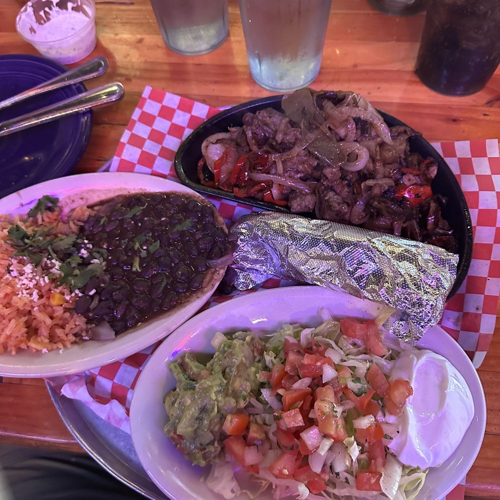 Billy Blanco's - Fajitas with the fixins - Mexican Near Me - Park City, Utah