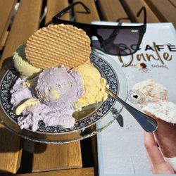 Eis Café Dante - Lavender, Franzbrötchen and pistachio ice cream/ Lavendel, Franzbrötchen und Pistazien Eiscreme