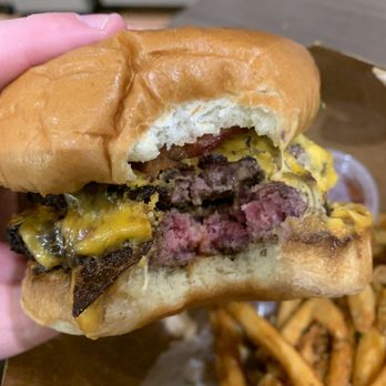 Tavern 157 - Burger, closer to medium rare than medium - Lounges Near Me - Flushing, New York Tavern 157 - Burger, closer to medium rare than medium - Lounges Near Me - Flushing, New York