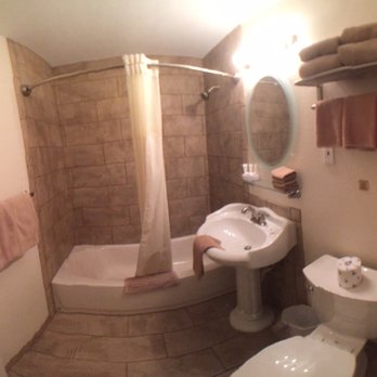 Red Rock Motel - The bathroom - Hotels Near Me - Page, Arizona Red Rock Motel - The bathroom - Hotels Near Me - Page, Arizona