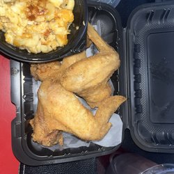 Diamonds Smokehouse - Freshly fried jumbo wings, Gouda Mac n cheese side, fresh brewed sweet tea ( or lemonade )