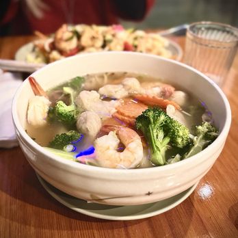 NOM NOM Restaurant & Grill - Vietnamese Near Me - Vancouver, Washington