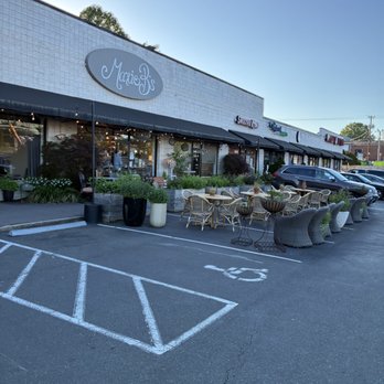 Maxie B's - outdoor patio - Bakeries Near Me - Greensboro, North Carolina