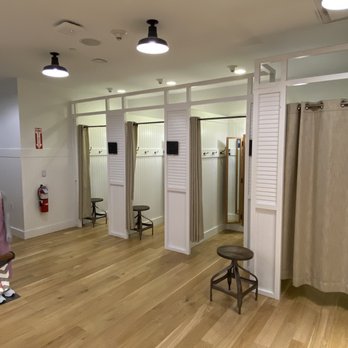 Athleta - Women's Clothing Near Me - Manhasset, New York