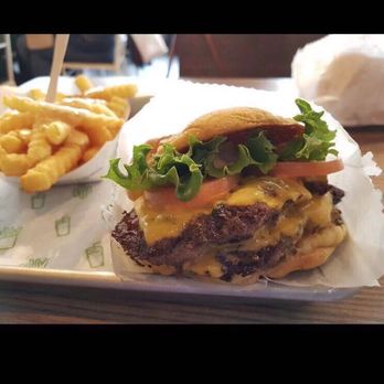 Shake Shack Garden State Plaza - Burgers Near Me - Paramus, New Jersey Shake Shack Garden State Plaza - Burgers Near Me - Paramus, New Jersey