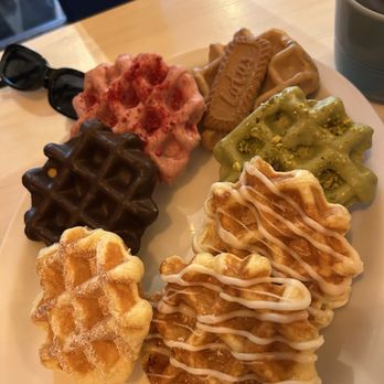 Nero Waffles - 7 pack of mini waffles. Lemon, vanilla custard, chocolate, biscoff, raspberry, pistachio. - Waffles Near Me - Vancouver, British Columbia