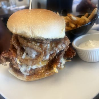 Hilltop Kitchen & Bar - Buffalo Chicken Sandwhich - Wine Bars Near Me - Syosset, New York