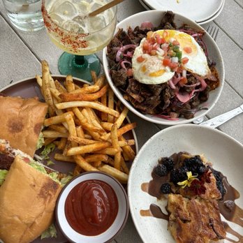 Arriba Abajo - Mexican Near Me - Austin, Texas