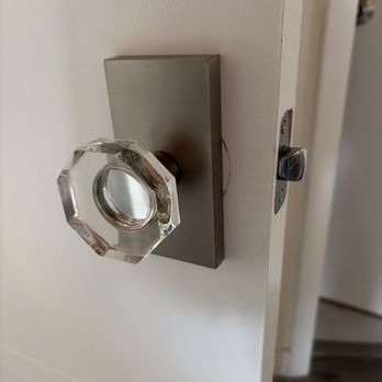Angel Locksmith - Door knob. - Keys & Locksmiths Near Me - Davie, Florida Angel Locksmith - Door knob. - Keys & Locksmiths Near Me - Davie, Florida
