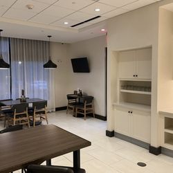 Hyatt Place Poughkeepsie - Dining room with microwave