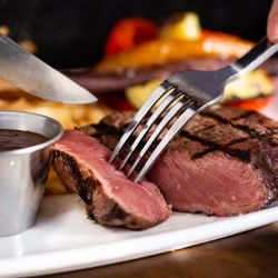B¢ton Rouge Steakhouse & Bar