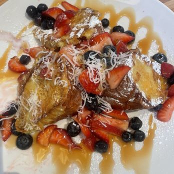 Broken Yolk Cafe - Tiki Toast - Breakfast & Brunch Near Me - Irvine, California