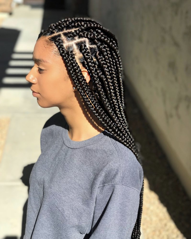 Bintou's Braiding Logo