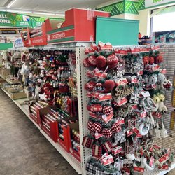 Dollar Tree - Christmas arrives early at Dollar (& a Quarter) Tree!