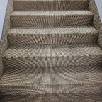 Comfort Suites - Dirty stairs in start wells - Hotels Near Me - Mineral Wells, Texas