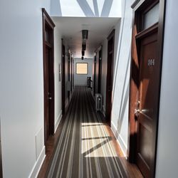 Commodore Hotel Astoria - Hallway