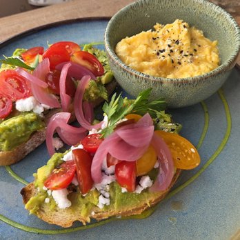 Velo Cafe - Avocado Toast w/scrambled eggs - Cafes Near Me - Interlaken, BE Velo Cafe - Avocado Toast w/scrambled eggs - Cafes Near Me - Interlaken, BE