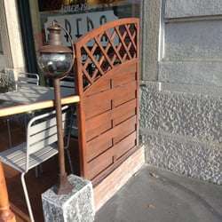 L'officina del Pane - Un delizioso spazio all'aperto dove puoi gustare i tuoi pasti, l'unica pecca è che affaccia su una strada trafficata