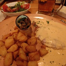 El Pais - Putenbrust mit Kartoffel-Ecken in Sherrysoße