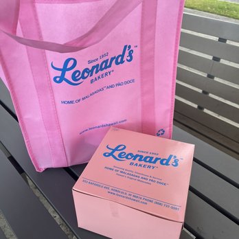 Leonard's Bakery - The pink box - Bakeries Near Me - Honolulu, Hawaii