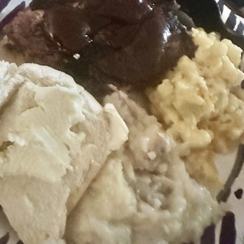 Chuck’s BBQ Restaurant - Ribs, roll, potatoes and Mac n cheese - Barbeque Near Me - Clovis, California