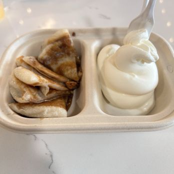 H Mart - Orlando - Hotteok and Soft serve vanilla - International Grocery Near Me - Pine Hills, Florida