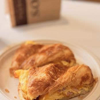 Porto's Bakery & Cafe - Bakeries Near Me - Glendale, California