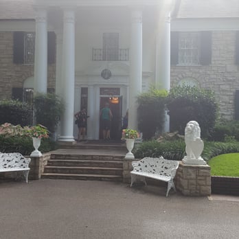 Graceland - Front of Graceland - Museums Near Me - Memphis, Tennessee