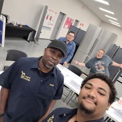 Brown Appliance Guys - Chris and Bryan at Samsung training in Dallas! R600 UNITS.