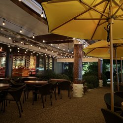 Houston's Restaurant - Vibes